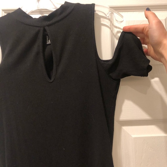 🌸BOGO🌸 Open shoulder bodysuit with opening on chest - Picture 4 of 6